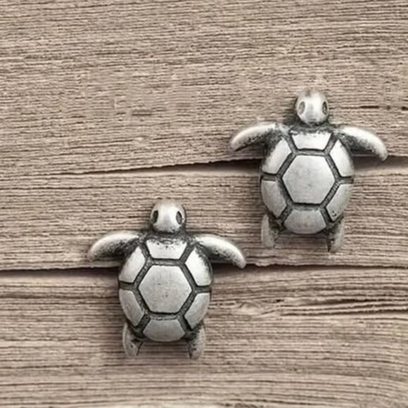 Silver SEA TURTLE Stud Earrings - Picture 1 of 3
